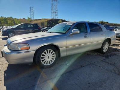 2005 Lincoln Town Car
