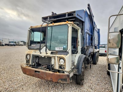 2010 Mack Mru613