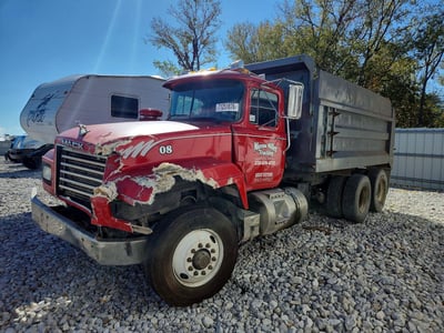 2001 Mack Rd688s