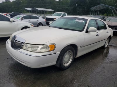 2000 Lincoln Town Car
