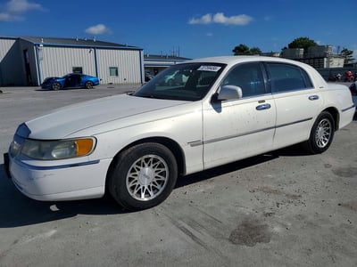 2000 Lincoln Town Car