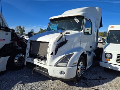 2020 Volvo Trucks VNR