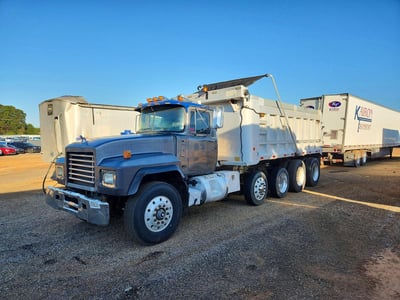 2001 Mack Rd688s