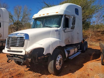 2002 Freightliner Columbia 120