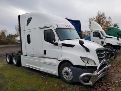 2020 Freightliner Cascadia 126