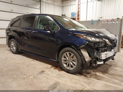 2022 Toyota Sienna Hybrid