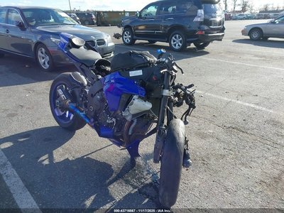 2023 Yamaha YZF-R1