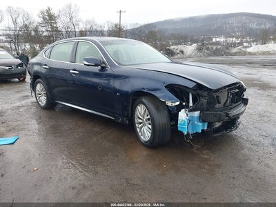 2016 Infiniti Q70