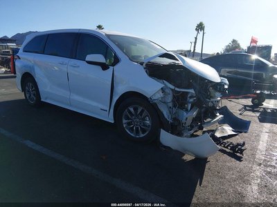 2021 Toyota Sienna Hybrid