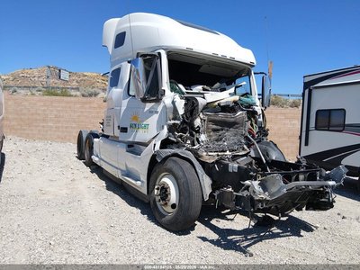 2022 Volvo Trucks VNL