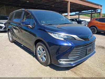 2025 Toyota Sienna Hybrid