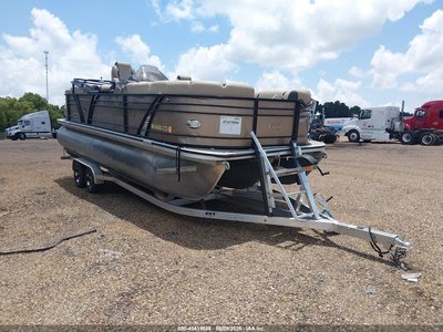 2023 Veranda Pontoon