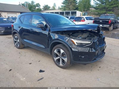 2025 Volvo XC40