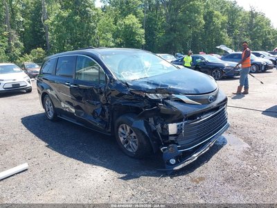 2022 Toyota Sienna Hybrid