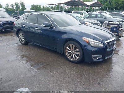 2017 Infiniti Q70