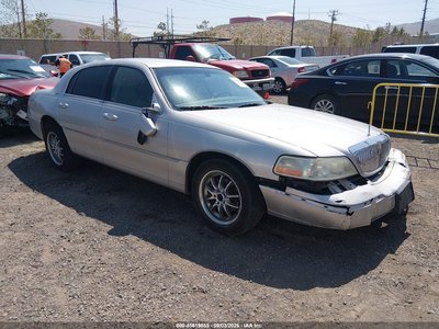 2004 Lincoln Town Car