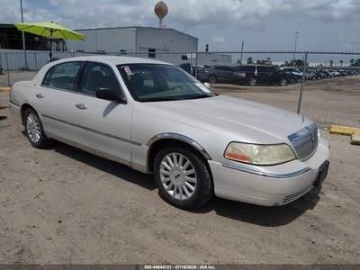 2005 Lincoln Town Car