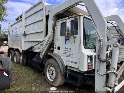 2003 Mack 600