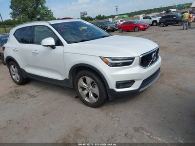 2022 Volvo XC40