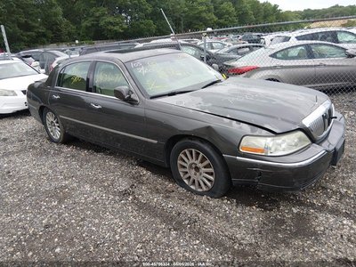 2005 Lincoln Town Car