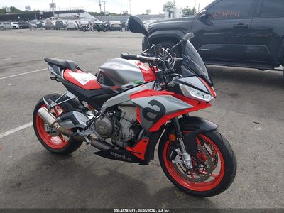 2022 Aprilia Tuono