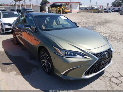 2025 Lexus ES