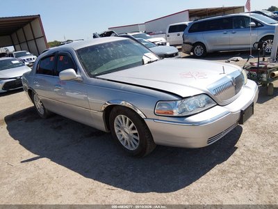 2004 Lincoln Town Car