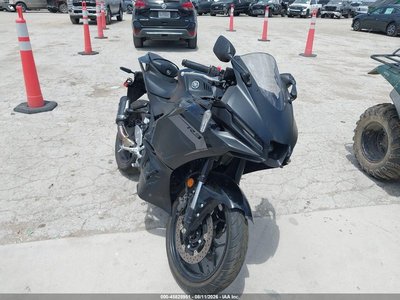 2025 Yamaha YZF-R3