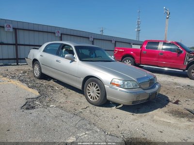 2004 Lincoln Town Car