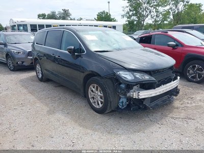 2022 Chrysler Voyager