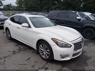 2015 Infiniti Q70