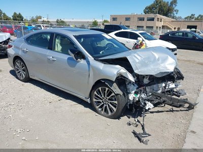 2019 Lexus ES