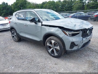 2026 Volvo XC40
