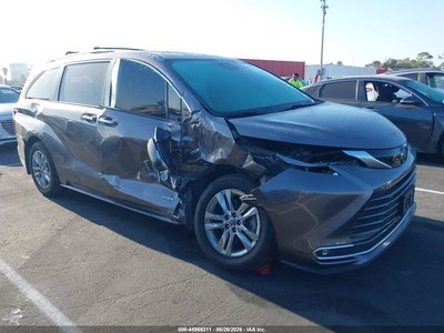 2021 Toyota Sienna Hybrid