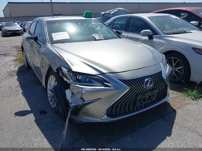 2019 Lexus ES