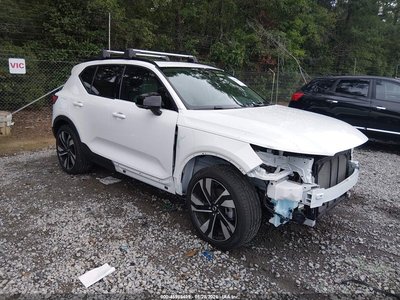 2025 Volvo XC40