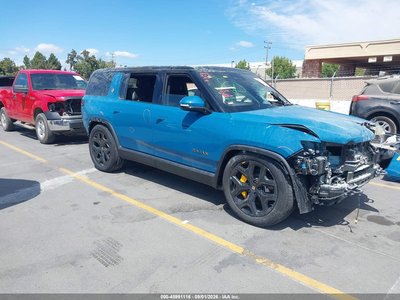 2025 Rivian R1S
