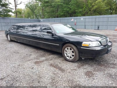 2006 Lincoln Town Car