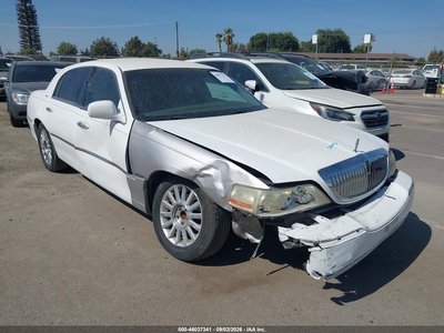 2004 Lincoln Town Car