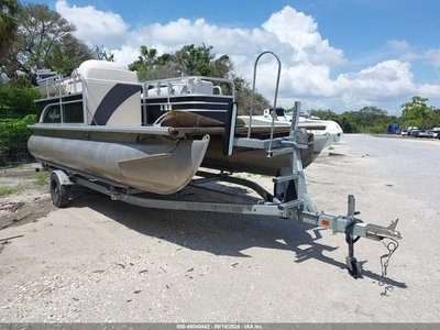 2018 Sun Chaser Pontoon