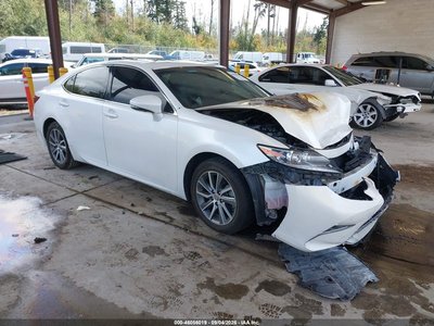 2016 Lexus ES 300h
