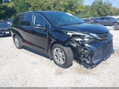 2022 Toyota Sienna Hybrid