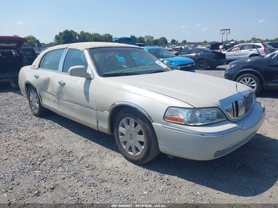 2005 Lincoln Town Car