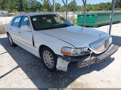 2005 Lincoln Town Car