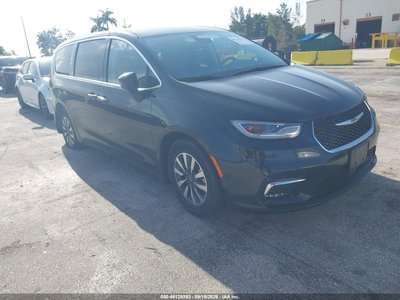 2023 Chrysler Pacifica Hybrid