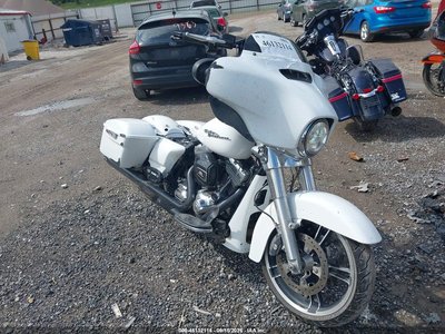 2016 Harley-Davidson FLHX
