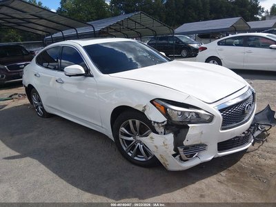2016 Infiniti Q70