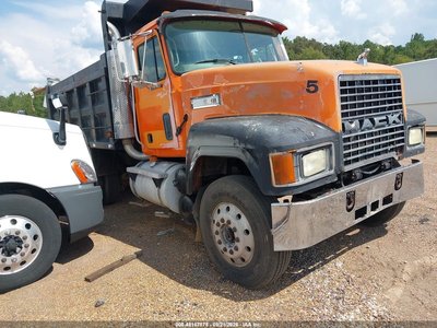 2001 Mack 600