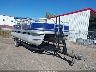 2012 Sun Tracker Pontoon