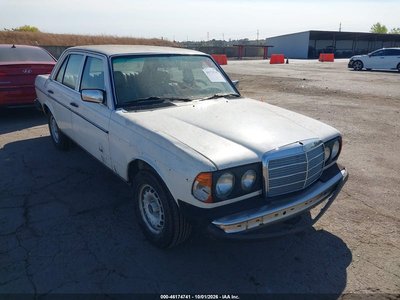 1982 Mercedes-Benz 200 Series